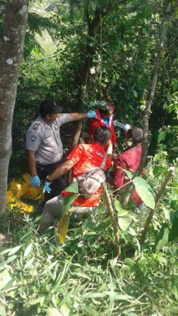 Seorang kepala SD ditemukan bunuh diri di Mande, Cianjur.