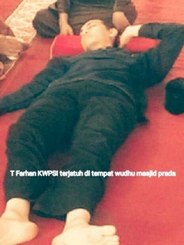 Salah seorang jamaah yang jatuh ditempat wudhu