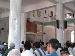 Khutbah Jumat di masjid Baiturahim Ulee Lheu