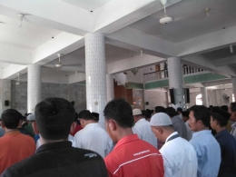 Shalat Jumat di masjid Baiturrahim Ulee Lheu