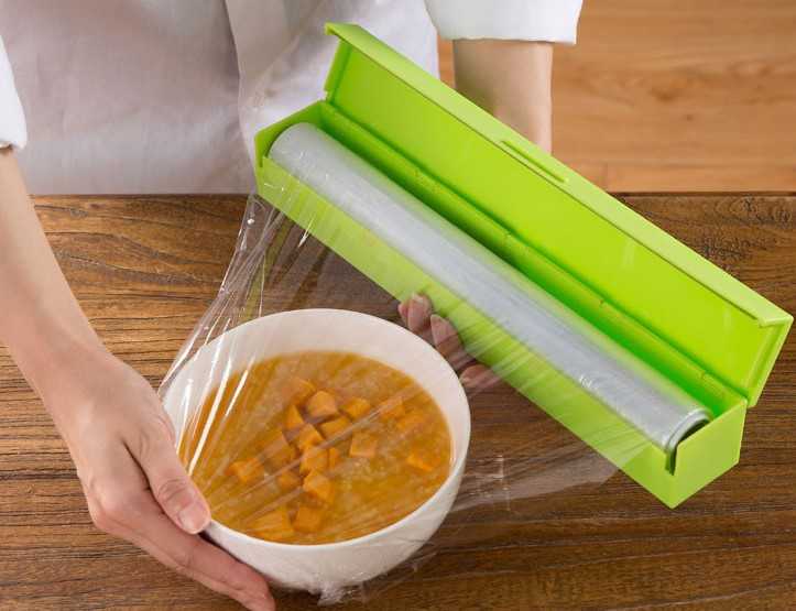 Menyimpan makanan dengan pembungkus plastik khusus untuk makanan (aliexpress.com)