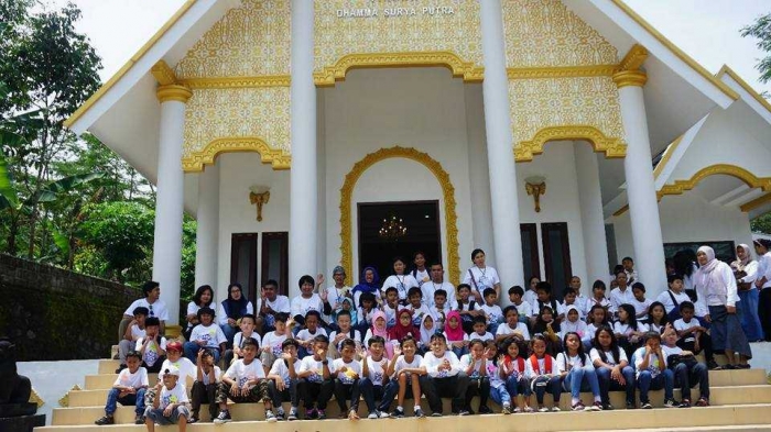 "Peace Trip" Perjalanan Dan Pelajaran Keberagaman Untuk "Peace Trip" Perjalanan Dan Pelajaran Keberagaman Untuk