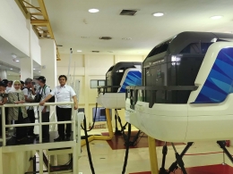Berkeliling Area Simulator GITC Bersama Team Garuda Indonesia dan DirJen Perhubungan Udara RI. Sumber : Dok. Pribadi