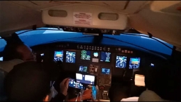 Ini daleman simulator CRJ 1000 Next Gen. (Foto Ganendra)