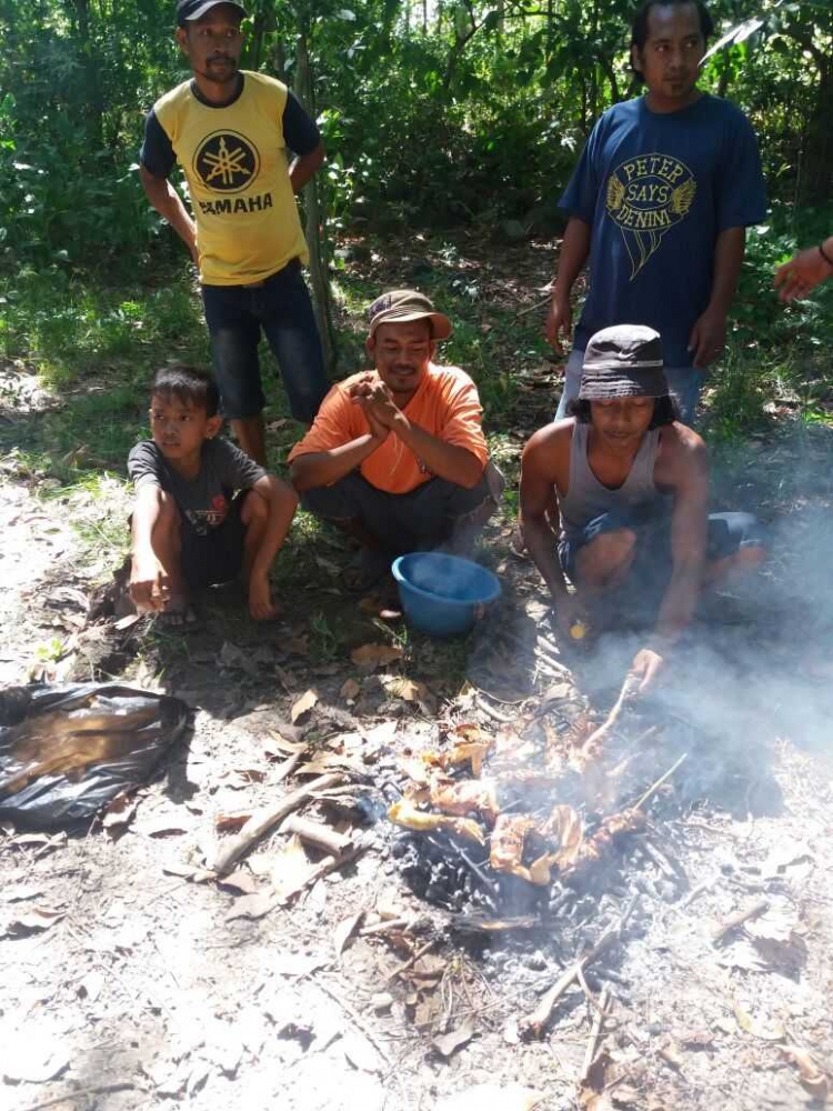 Ritual bakar ayam kampung (dokpri/P3E Suma)