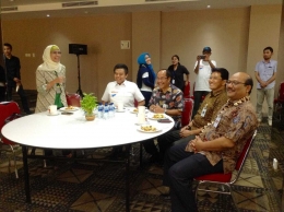 (kiri ke kanan) Direktur Operasi PT Garuda Indonesia (Persero) Tbk Puji Nur Handayani, Direktur Jenderal Perhubungan Udara Dr. Ir. Agus Santoso, M.Sc, Senior Manager Operasi GITC Capt. Setija Budi, VP GITC Capt. Martinus Kayadu, dan Direktur Operasi PT Garuda Indonesia (Persero) Tbk Capt. Triyanto Moeharsono. (foto dokumentasi pribadi) 