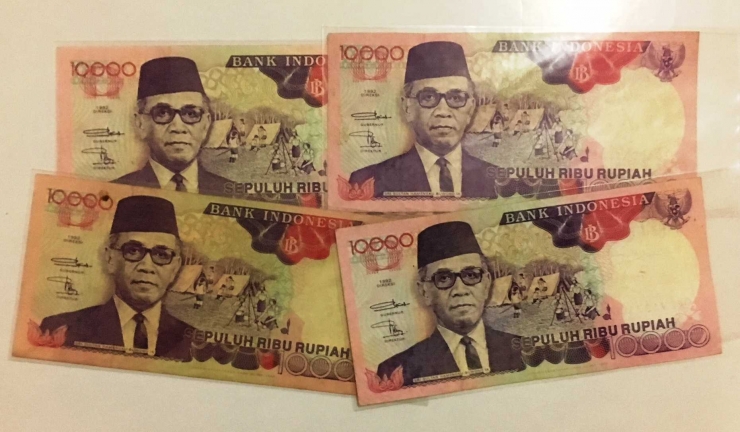 Uang kertas Rp 10.000 emisi 1992 bergambar Sri Sultan Hamengku Buwono IX dan aktivitas para Pramuka di alam terbuka. (Foto: BDHS)