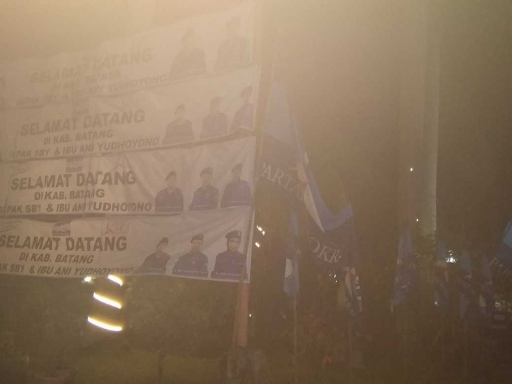spanduk ucapan selamat datang untuk SBY dan Ibu Ani di Hotel Sendang Sari, Kamis (12/4/2018) malam.