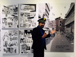 Sang Kapten di depan salah satu komik yang termasuk favorit oleh para pengunjung dalam pameran tersebut. (Foto: R. Andi Widjanarko)