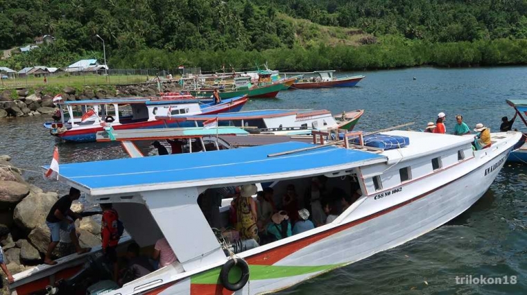 Perahu membawa turis China (dokpri)