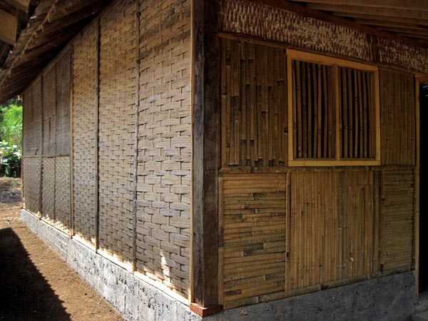Omah Gedhek Rumah Berdinding Anyaman Bambu oleh Mbah Omah Gedhek Rumah Berdinding Anyaman Bambu oleh Mbah