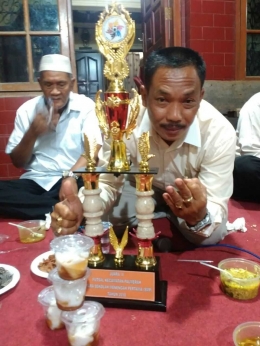 Ketua RW 03 Palmerah H. Nurhadi Prayitno bangga atas prestasi tim futsal SMP RW 03 (Dok. Pribadi)