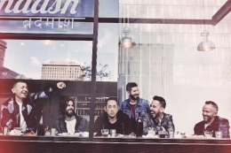 Linkin Park sebelum Chester meninggal (sumber: https://linkinpark.com)