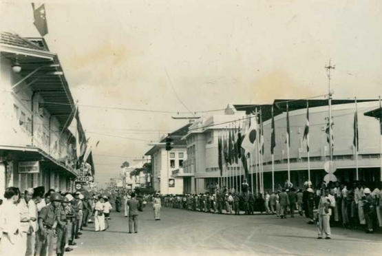 Suasana pengamanan ketika perhelatan KAA 1955 di Gedung Merdeka, Bandung. (Foto: Museum KAA)