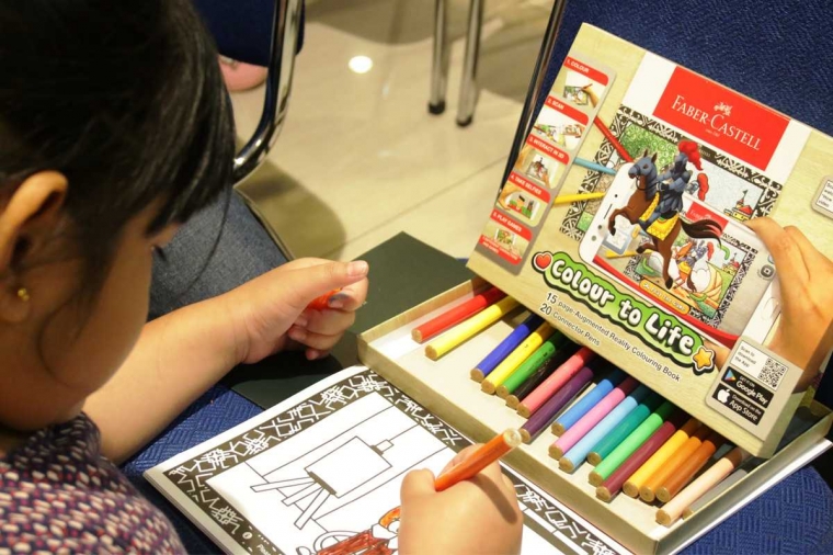 produk Colour to Life yang terkoneksi dengan teknologi digital