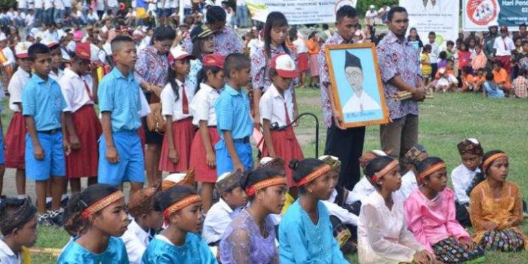 ilustrasi. || Siswa-siswi Sekolah Dasar Katolik Sita di Kecamatan Ranamese, Manggarai Timur, Flores, NTT, membawakan musik Mbata pada Hari Pendidikan Nasional, Sabtu (2/5/2015).(KOMPAS.COM/MARKUS MAKUR)