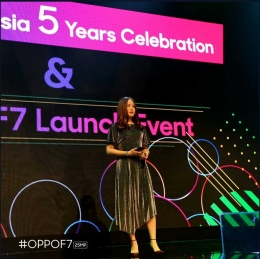 Deskripsi : Alinna wenxin, bahagia dengan penjualan OPPO di Indonesia I Sumber Foto : OPPO Indonesia