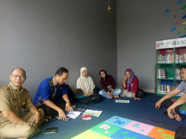 Kasatpel UKM Kec.Palmerah Bapak Makmun, Muhamad Ridwan pemilik IM Visitama & para peserta kopdar