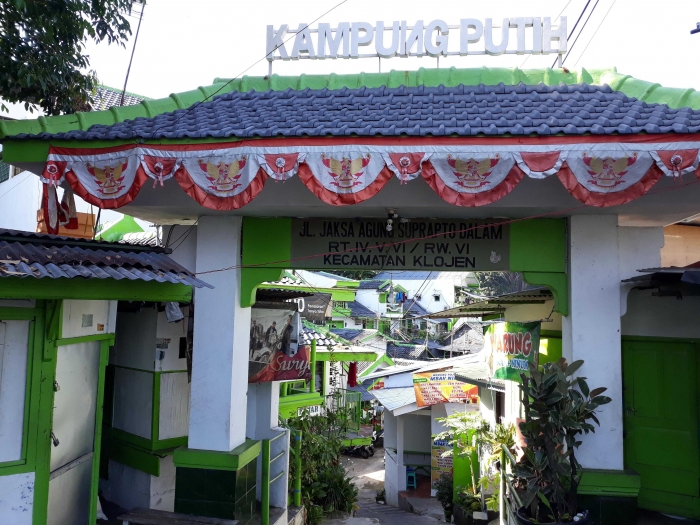Menelusuri Keunikan Kampung Putih yang Terjepit di Poros Menelusuri Keunikan Kampung Putih yang Terjepit di Poros