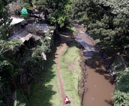 Suasana Kehidupan Tepi Sungai Dekat Pasar Bunga|Dokumentasi Pribadi