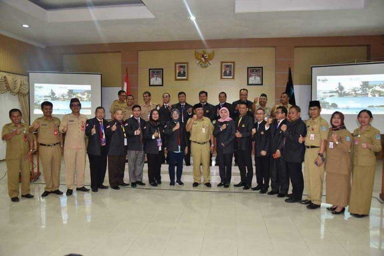 Peserta Pim II Sumsel foto bersama dengan pejabat Pemkab Bangka (dok. Humas Bangka)