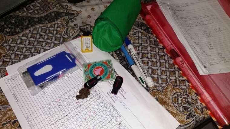 Mulai dari urusan kerja hingga dokumentasi acara keluarga, data digitalnya disimpan dengan apik dengan flash disk SanDisk (Dokpri)