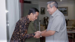 Presiden Jokowi dan SBY. Sumber: https://www.viva.co.id/berita/nasional/1029370-pengikut-twitter-jokowi-kalahkan-sby