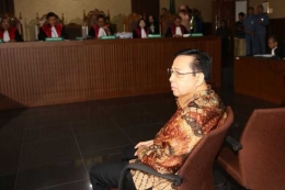 Mantan Ketua DPR RI, Setya Novanto saat menghadiri sidang vonis di Pengadilan Tindak Pidana Korupsi Jakarta, Selasa (24/4/2018).