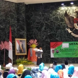 Amien rais saat menyampaikan kampanye politik, dan meledek Jokowi di Balairung Balai Kota DKI Jakarta, Selasa (24/4) (Detik.com)