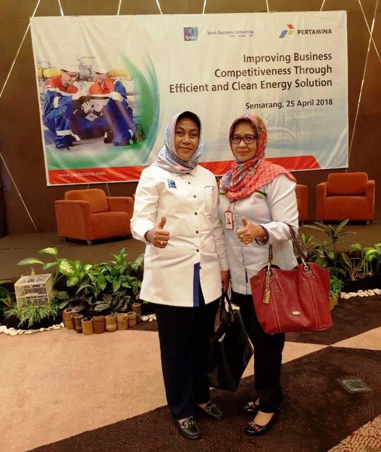 Foto bersama : Manager Pemasaran PT Kawasan Industri Wijayakusuma (Persero) Ibu Kuniyanti H.  (kiri) bersama Ibu Linda Sunarti President  Direktur  PT PERTAGAS NIAGA