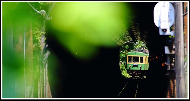 Terowongan antara stasiun Hase dan stasiun Gokurakuji (sumber: www.enoden.co.jp)