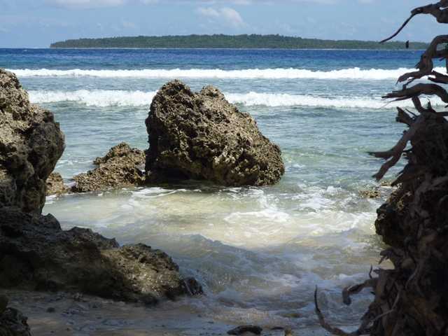 Pulau Mangupu tampak di kejauhan | dokumentasi pribadi