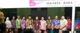 Walikota Jakarta Barat berfoto bersama Kasudis LH, Camat Gropet, para Lurah, Kasatpel Pendidikan & Kepsek SDN Jelambar 08 (dokpri)
