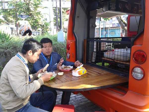 Inspiratif Mobil Disulap Jadi Warung Makan Halaman 1 Kompasiana Com