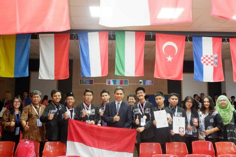 Pelajar Indonesia mampu meraih prestasi yang diikuti 30 negara , dengan 192 riset, Beograd Serbia, 19-25 April 2018. Sumber: https://www.antvklik.com