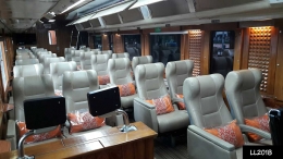 Kereta wisata Priority, layanan kelas teratas yang tersedia pada sejumlah perjalanan KA Argo Parahyangan tertentu (dok. pribadi)