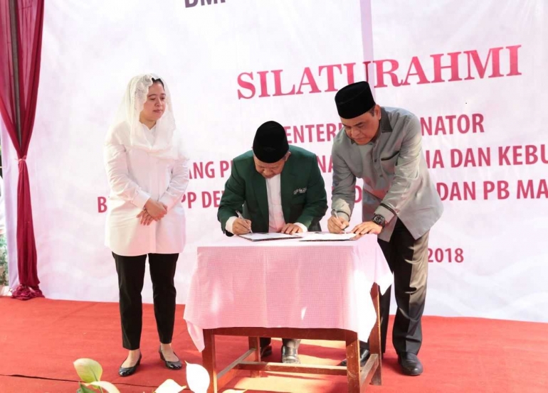 Menko PMK menyaksikan Penandatangan Naskah Kerjasama antara DMI dan Mathla'ul Anwar.(spri-TB2)