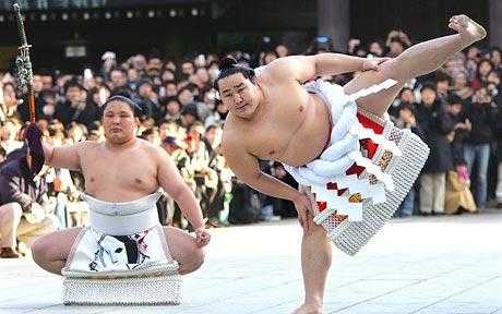 Mengnetakkan kaki dimaksudkan untuk menakuti roh jahat. Photo : Telegraph