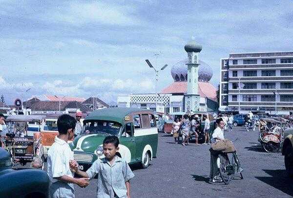 Alun-alun Bandung 1960-an (Sumber foto: https://twitter.com/banyolansunda).