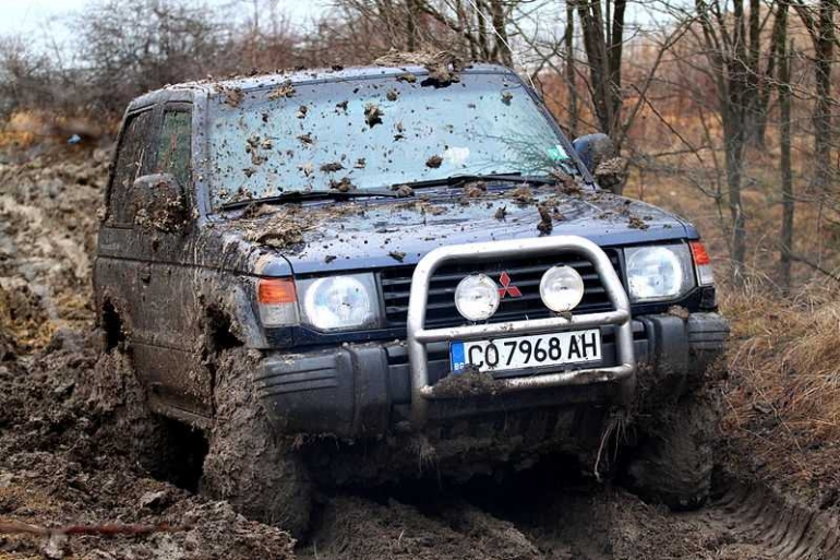 File: Mitsubishi Pajero (wikimedia)