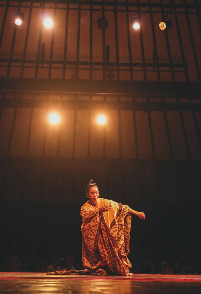 Ini adalah malam puncak ketika penari utama (Mbak Tutut) menyajikan karya tariannya. Foto Dokumen Pribadi.