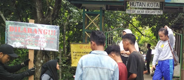 Larangan memberi makan pada satwa di Hutan Kota Ketapang