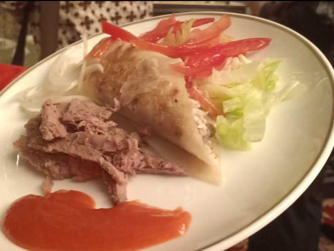 Deskripsi : Kebab yang menjadi makanan utama Azarbaijan I Sumber Foto : Dokpri