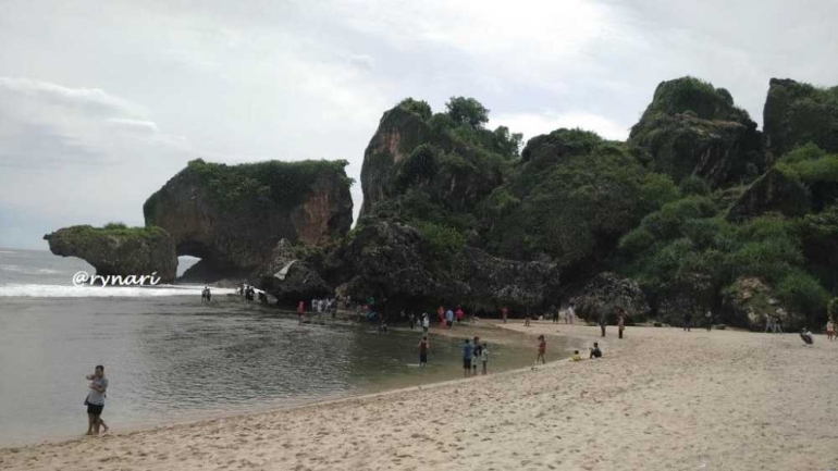 Keindahan pantai Siung sisi Barat (dok pri)