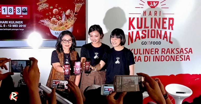 (KI-KA) Nila Marita, Nadia Tenggara, dan Catherine Hindra, narasumber dari GO-JEK saat konferensi pers HarKulNas GO-FOOD di Hotel Century, Jakarta Pusat, pada Rabu 2 Mei 2018. (Foto: Rahab Ganendra)