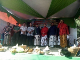 Pejabat dan tokoh masyarakat Candisari membuka rangkaian prosesi ritual Among Bekal