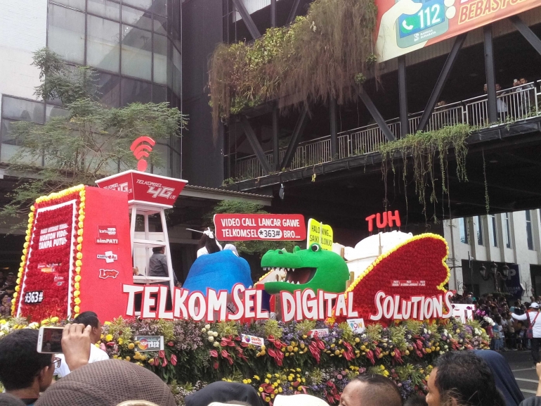 Provider Telkomsel ikut menyemarakan acara Surabaya Vaganza
