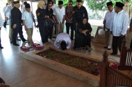 Prabowo sujud ke makam Bung Karno. Kompas.com