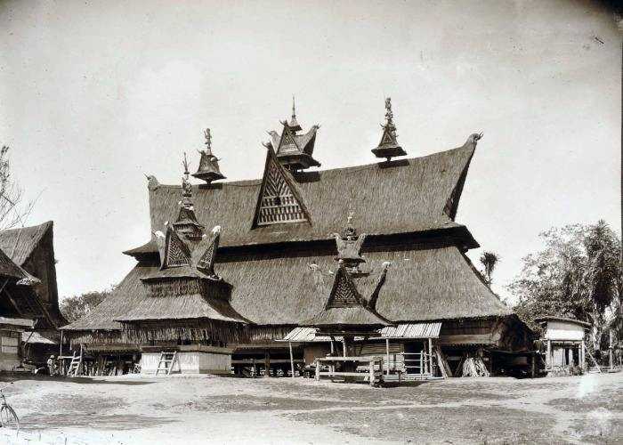 Rumah Adat Karo (Koleksi Tropen Museum, Belanda)