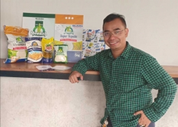 Deskripsi : Daku bersama produk Perum BULOG dengan brand 'KITA' I Sumber Foto : dokpri